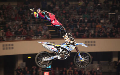 Luc Ackermann springt beim Red Bull Freestyle in Dortmund